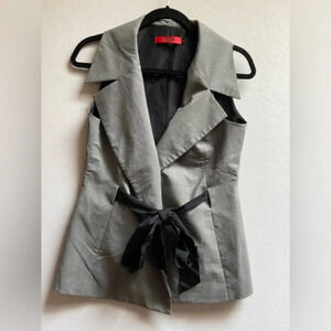 Elegant Gray Sleeveless Vest with Tie